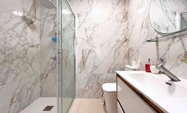 Herverkoop - Quadplex -
Orihuela Costa - Playa Flamenca