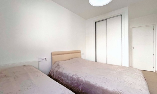 Herverkoop - Quadplex -
Orihuela Costa - Playa Flamenca