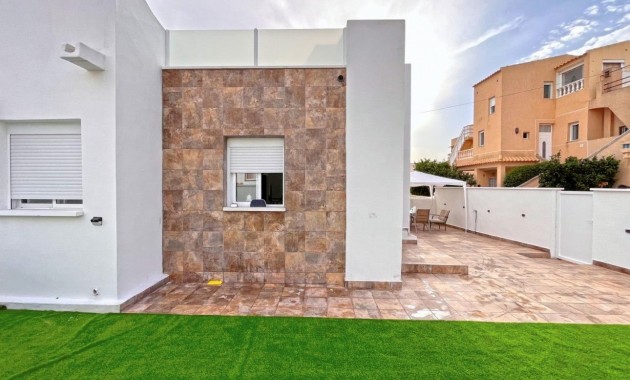 Herverkoop - Quadplex -
Orihuela Costa - Playa Flamenca