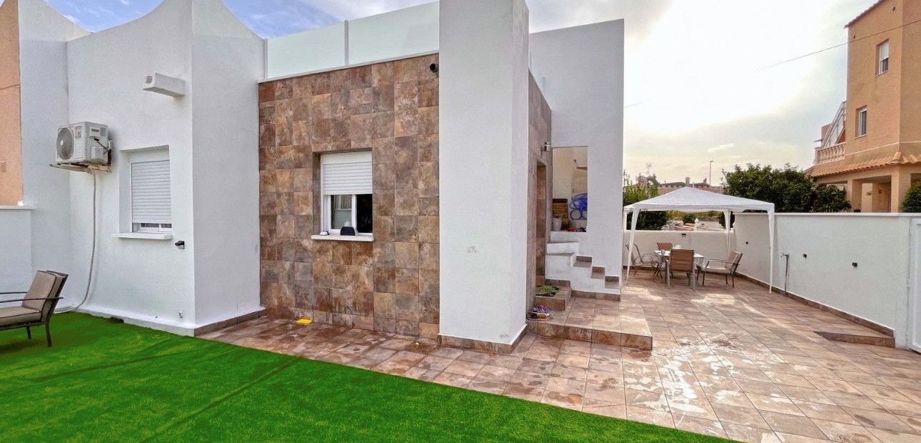 Herverkoop - Quadplex -
Orihuela Costa - Playa Flamenca