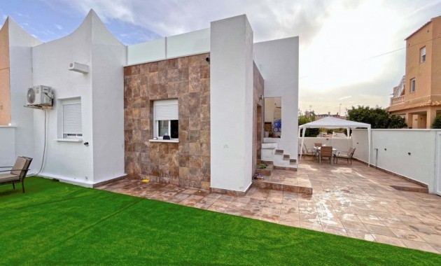 Herverkoop - Quadplex -
Orihuela Costa - Playa Flamenca