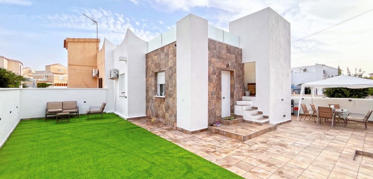 Herverkoop - Quadplex -
Orihuela Costa - Playa Flamenca