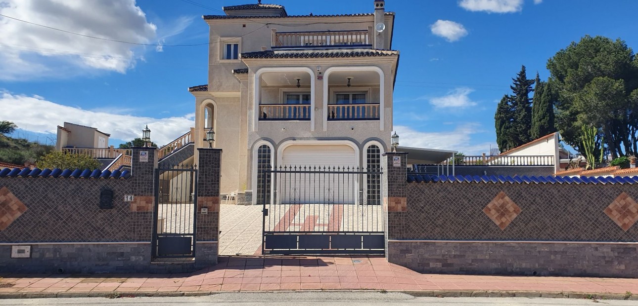 Herverkoop - Detached Villa -
Algorfa - Montemar