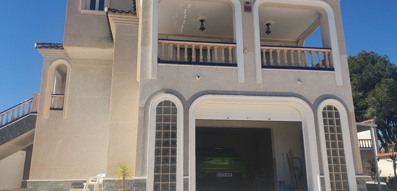 Herverkoop - Detached Villa -
Algorfa - Montemar