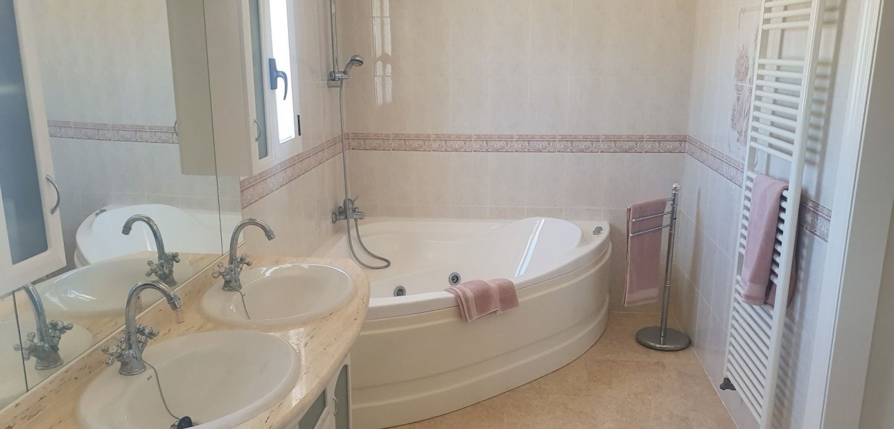 Herverkoop - Detached Villa -
Algorfa - Montemar