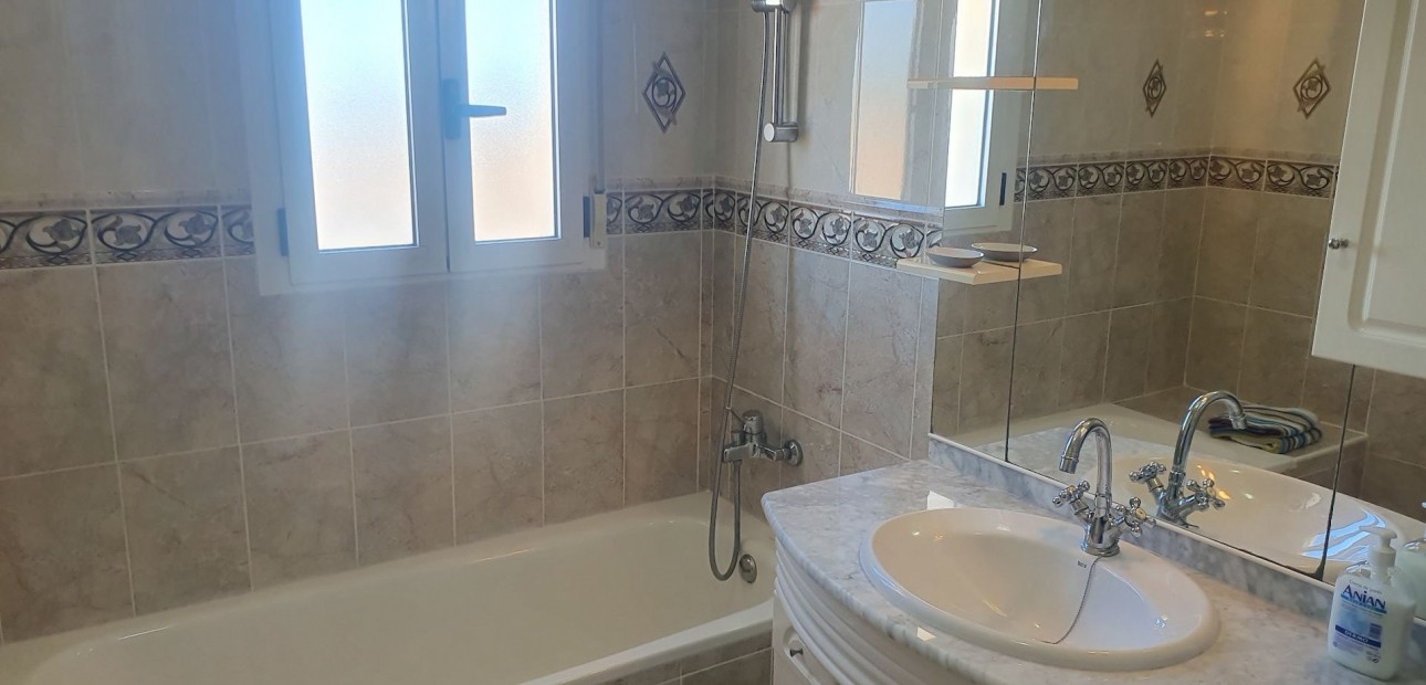 Herverkoop - Detached Villa -
Algorfa - Montemar