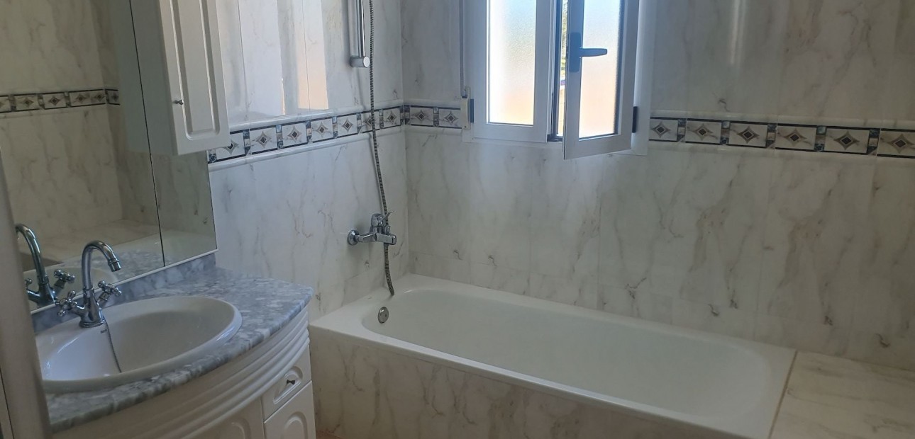 Herverkoop - Detached Villa -
Algorfa - Montemar