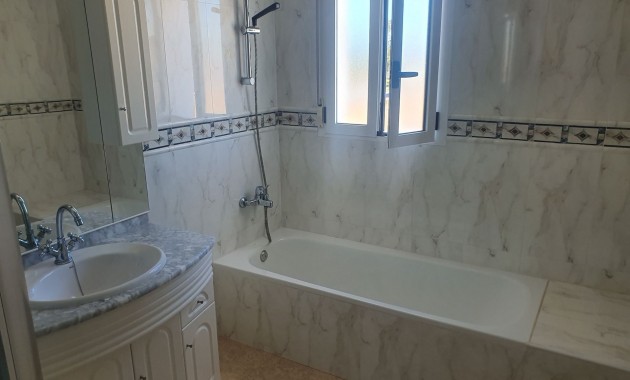 Herverkoop - Detached Villa -
Algorfa - Montemar