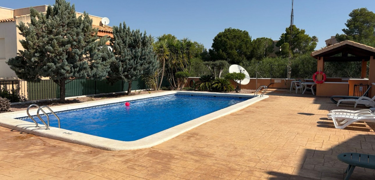 Herverkoop - Herenhuis -
Algorfa - Montemar