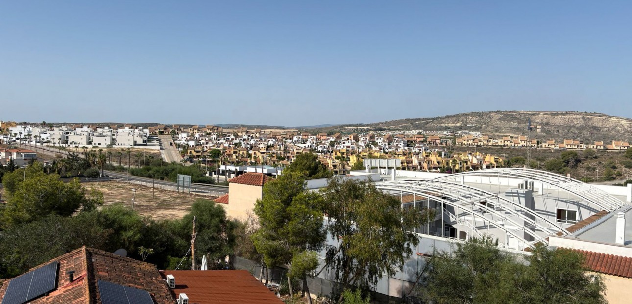 Herverkoop - Herenhuis -
Algorfa - Montemar