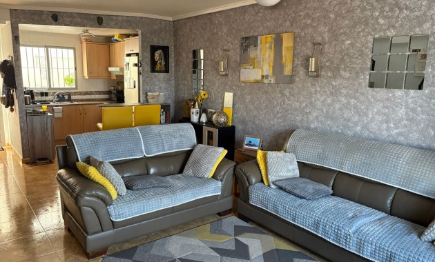 Herverkoop - Herenhuis -
Algorfa - Montemar