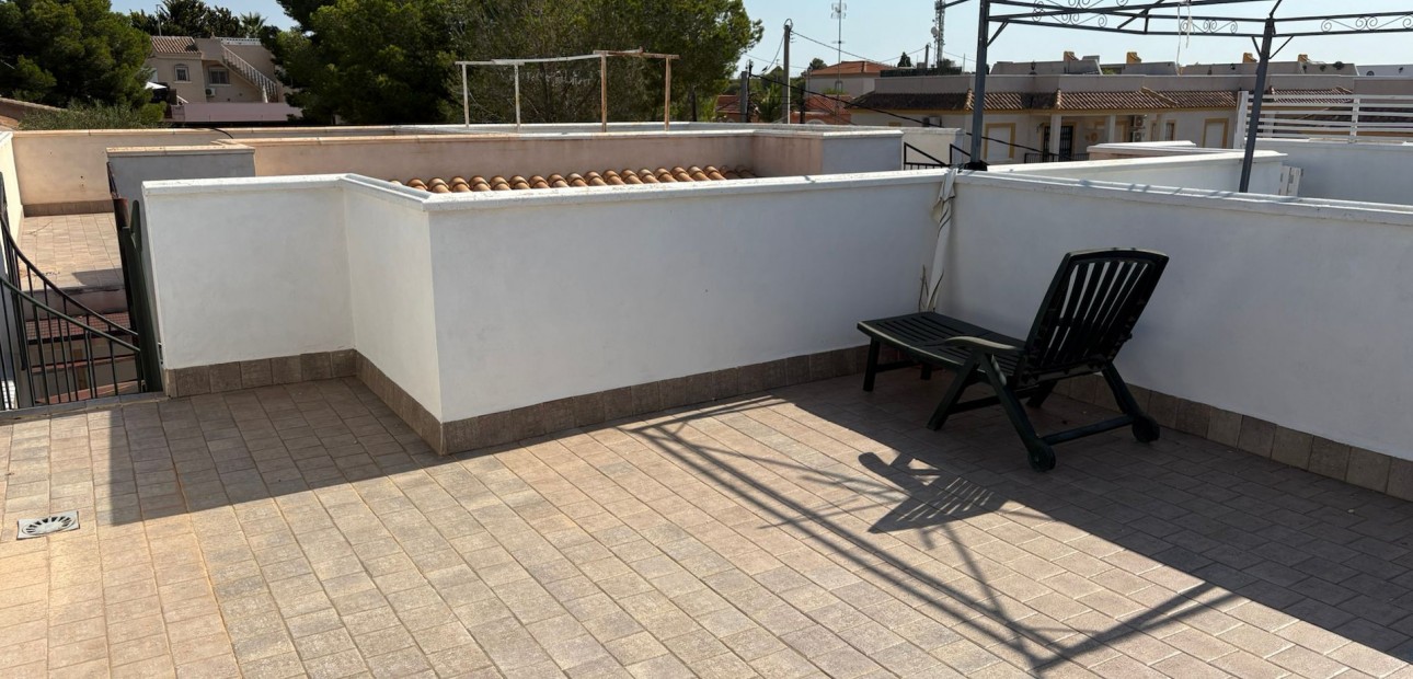 Herverkoop - Herenhuis -
Algorfa - Montemar