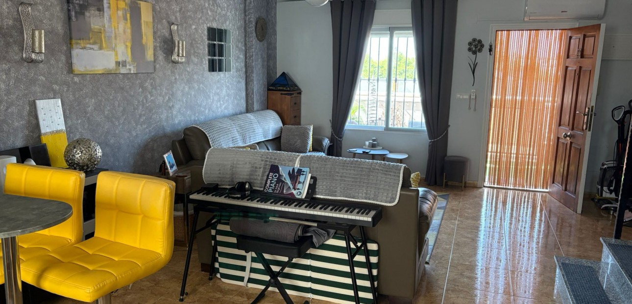 Herverkoop - Herenhuis -
Algorfa - Montemar