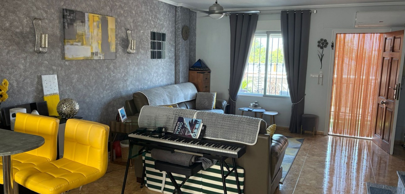 Herverkoop - Herenhuis -
Algorfa - Montemar