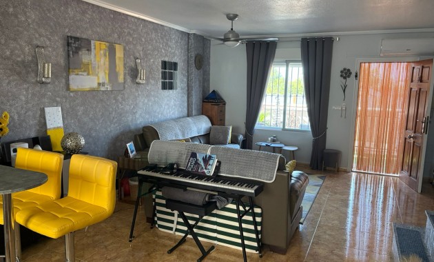 Herverkoop - Herenhuis -
Algorfa - Montemar