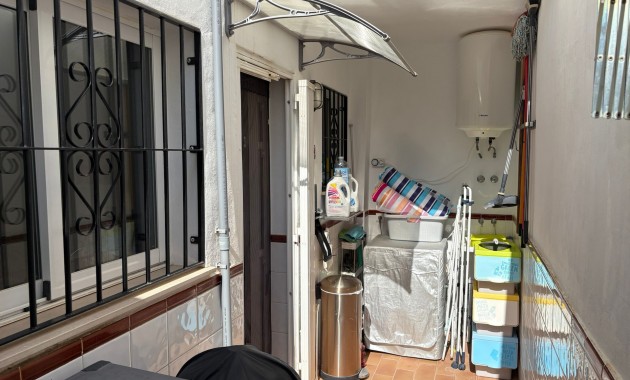 Herverkoop - Herenhuis -
Algorfa - Montemar