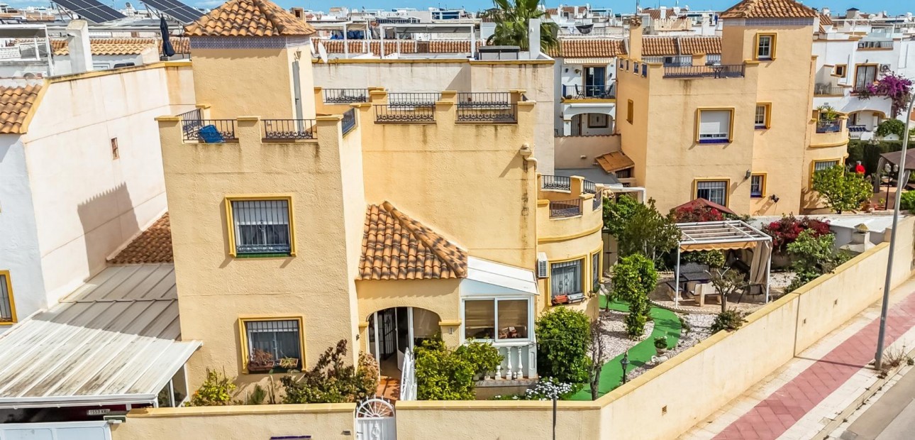 Herverkoop - Villa -
Orihuela Costa - La Zenia