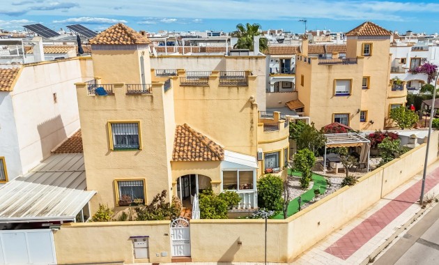 Herverkoop - Villa -
Orihuela Costa - La Zenia