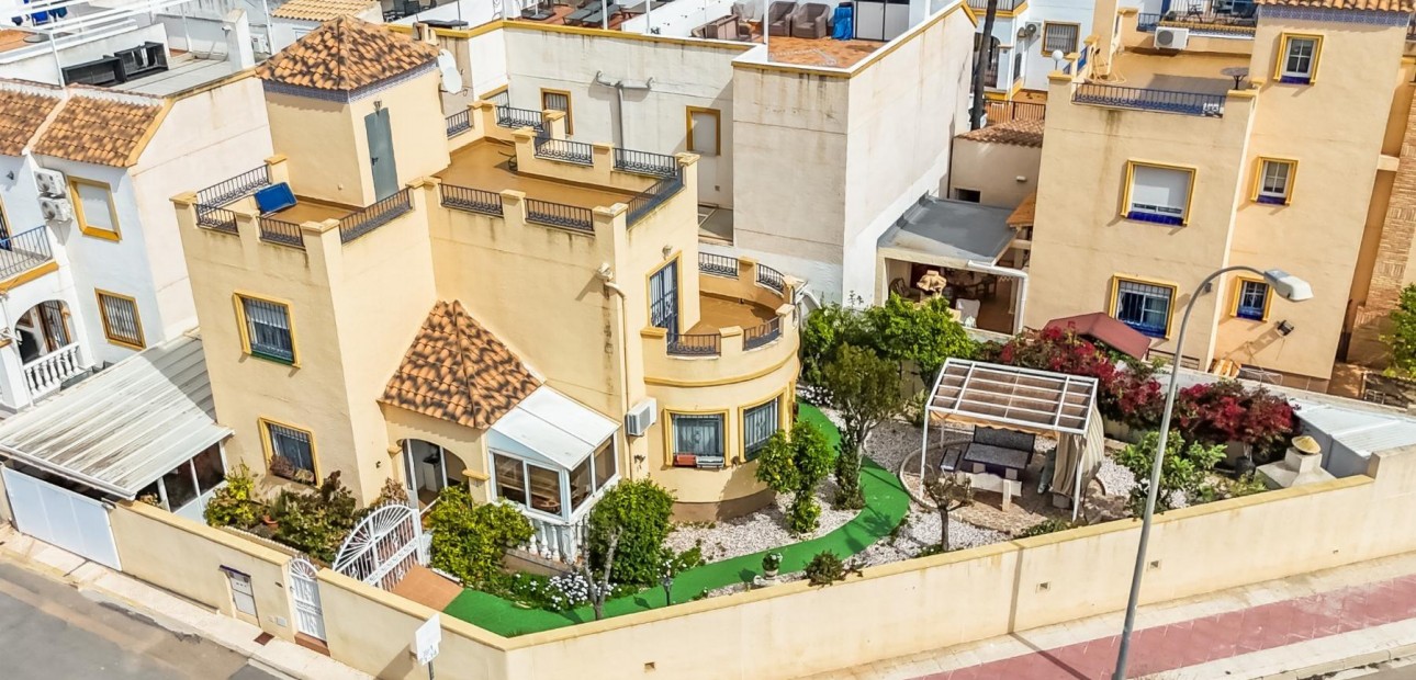 Herverkoop - Villa -
Orihuela Costa - La Zenia
