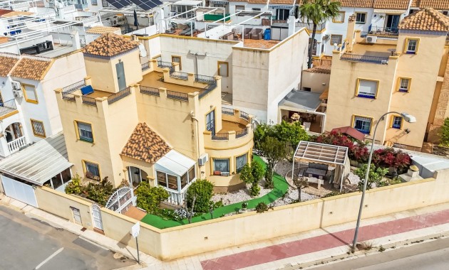 Herverkoop - Villa -
Orihuela Costa - La Zenia