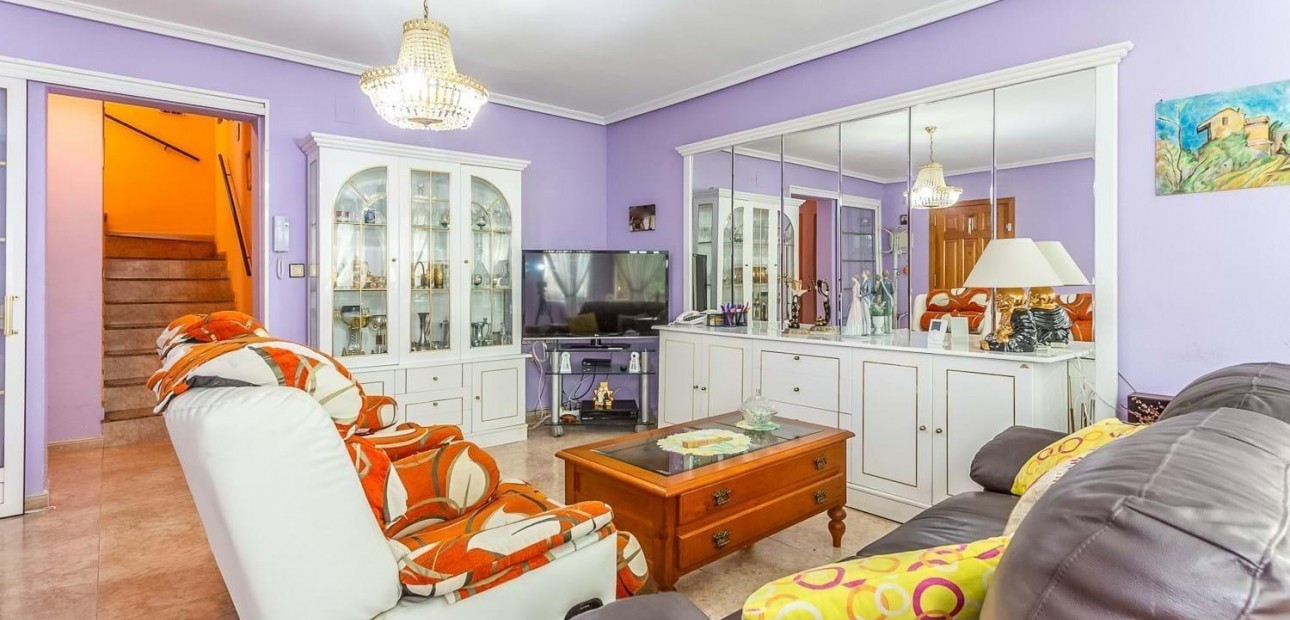 Herverkoop - Villa -
Orihuela Costa - La Zenia