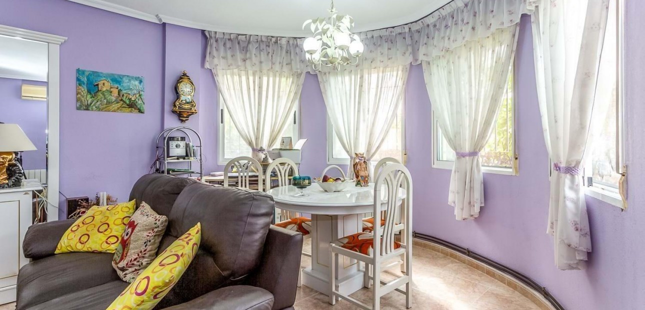 Herverkoop - Villa -
Orihuela Costa - La Zenia