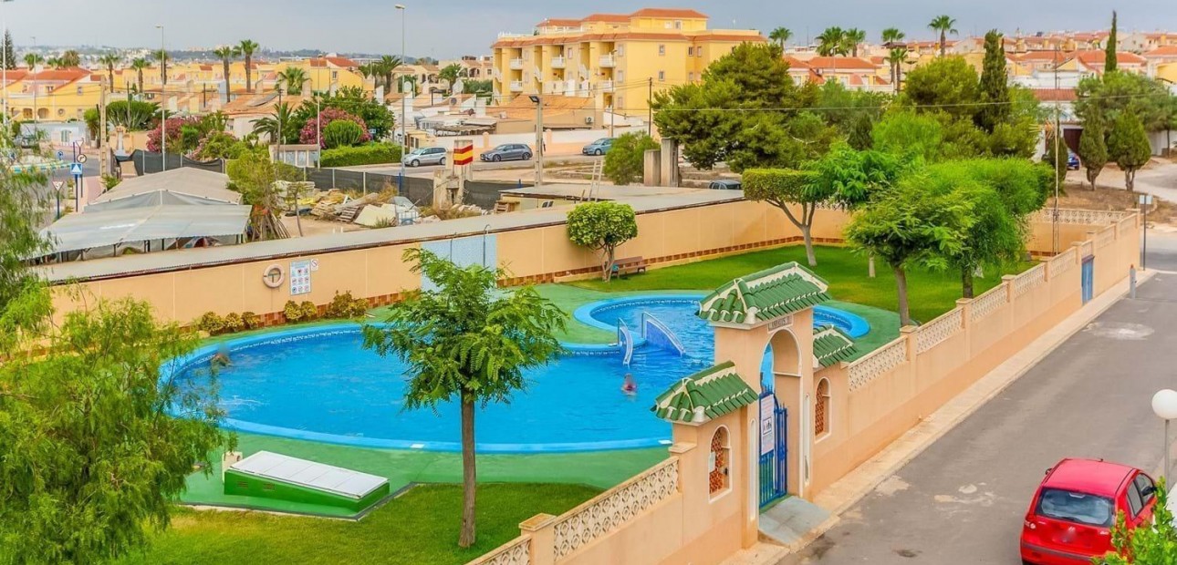 Herverkoop - Villa -
Orihuela Costa - La Zenia
