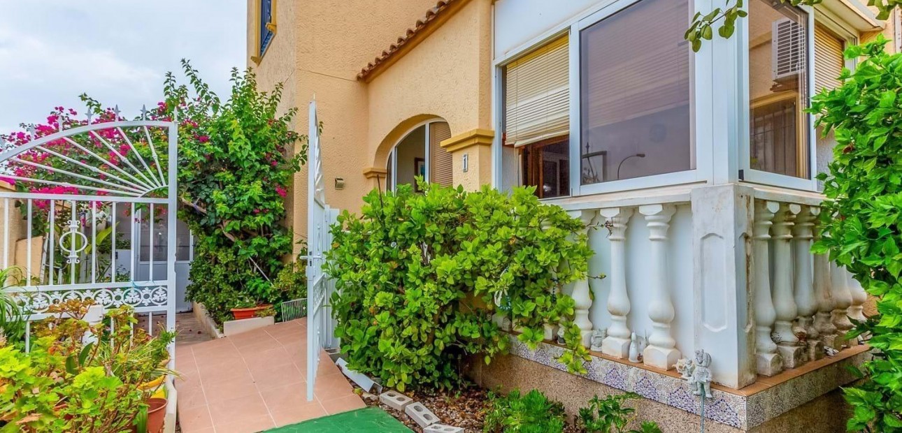 Herverkoop - Villa -
Orihuela Costa - La Zenia