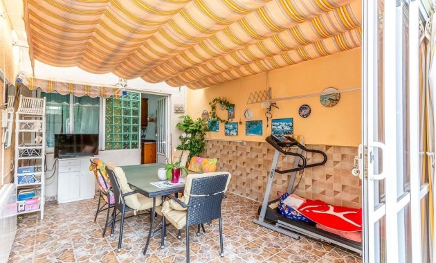 Herverkoop - Villa -
Orihuela Costa - La Zenia