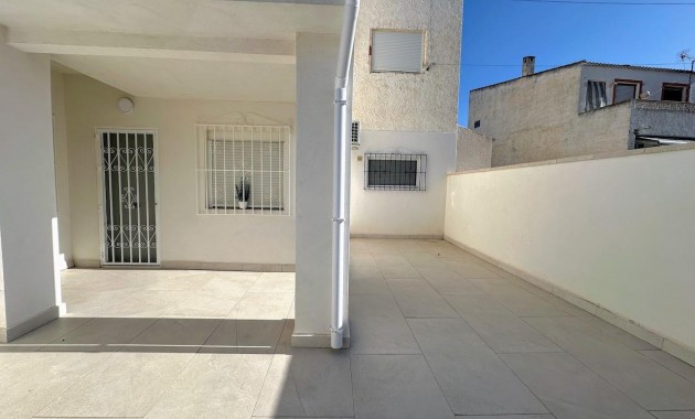 Herverkoop - Appartement / flat -
Torrevieja - El limonar