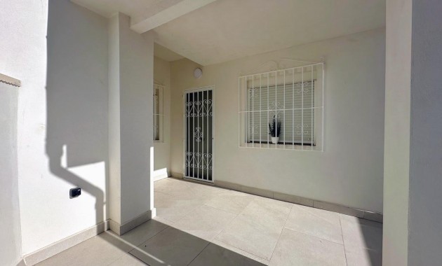 Herverkoop - Appartement / flat -
Torrevieja - El limonar