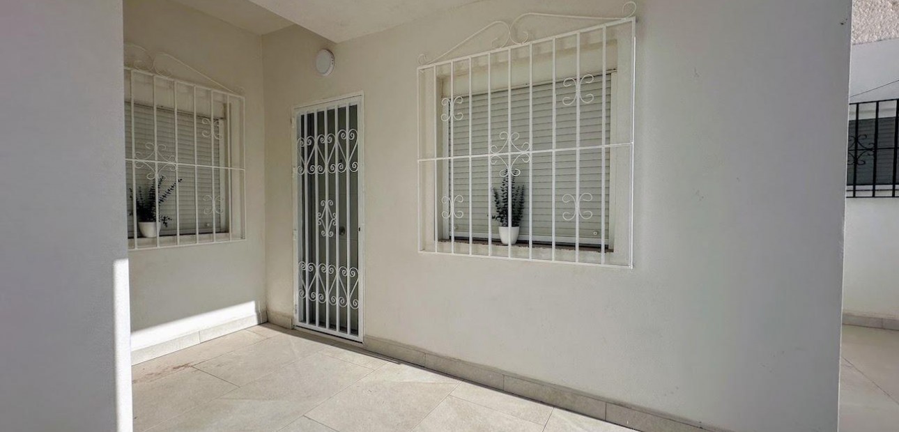 Herverkoop - Appartement / flat -
Torrevieja - El limonar