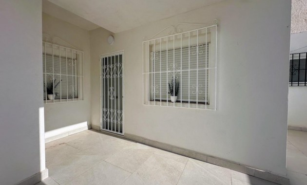 Herverkoop - Appartement / flat -
Torrevieja - El limonar