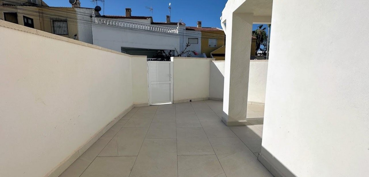 Herverkoop - Appartement / flat -
Torrevieja - El limonar