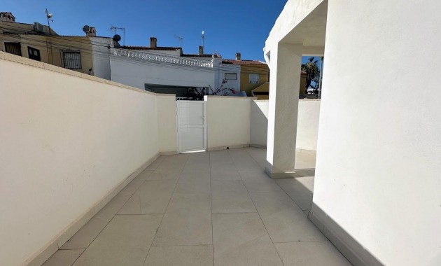 Herverkoop - Appartement / flat -
Torrevieja - El limonar