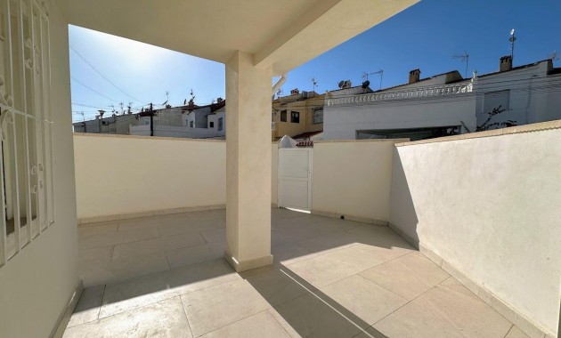 Herverkoop - Appartement / flat -
Torrevieja - El limonar