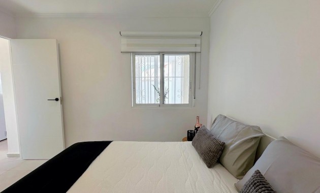 Herverkoop - Appartement / flat -
Torrevieja - El limonar