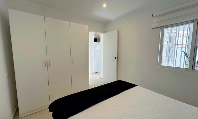 Herverkoop - Appartement / flat -
Torrevieja - El limonar