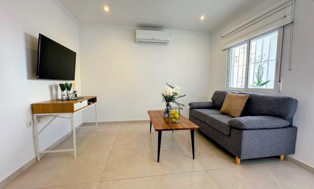 Herverkoop - Appartement / flat -
Torrevieja - El limonar