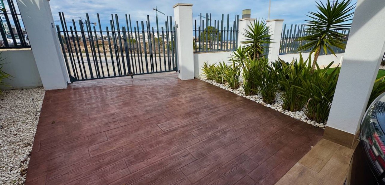 Sale - Villa -
Algorfa - La Finca Golf Resort