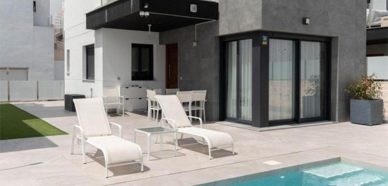 Sale - House -
Torrevieja - Los Balcones - Los Altos del Edén