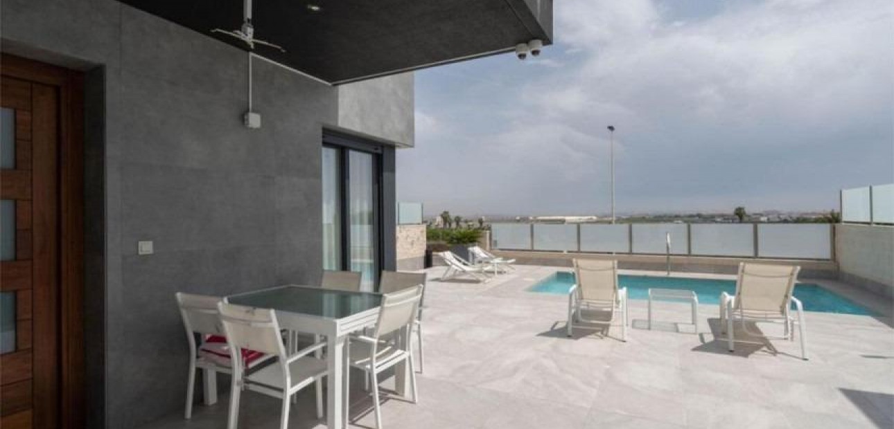 Sale - House -
Torrevieja - Los Balcones - Los Altos del Edén