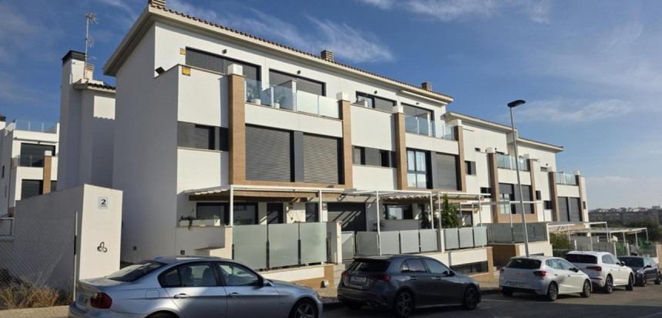 Sale - Villa -
Guardamar del Segura - Los secanos