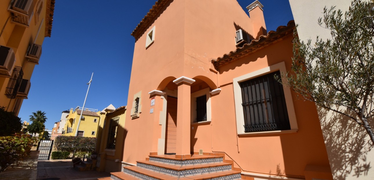 Herverkoop - Herenhuis -
Algorfa - La finca Golf