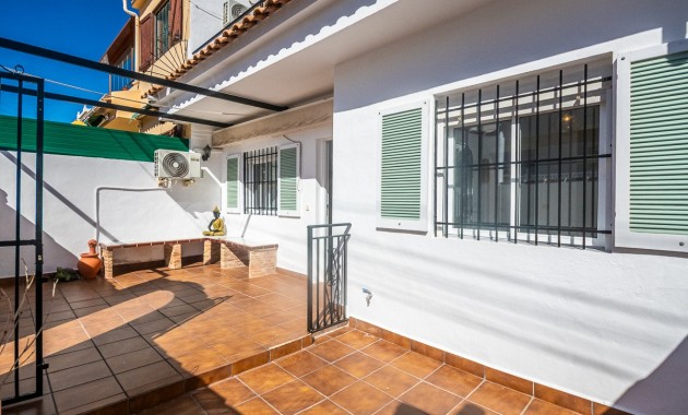 Sale - House -
San Miguel de Salinas