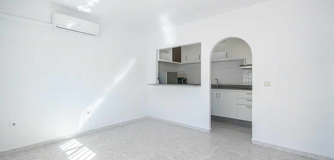 Sale - House -
San Miguel de Salinas