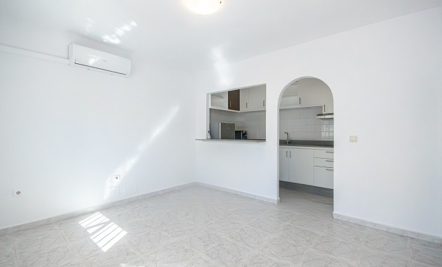 Sale - House -
San Miguel de Salinas