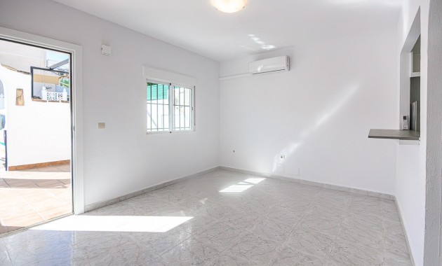 Sale - House -
San Miguel de Salinas