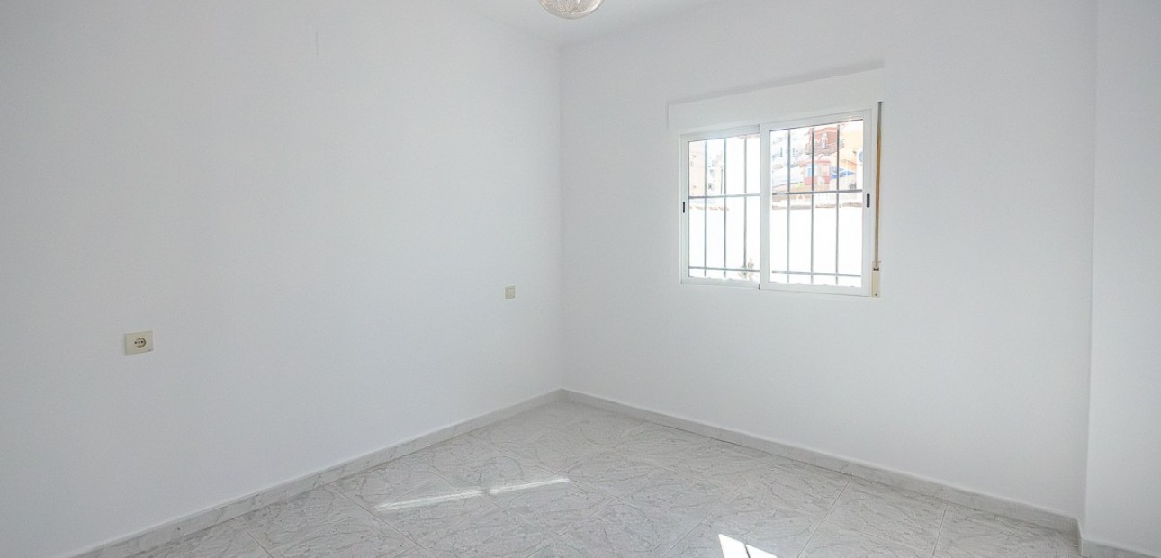 Sale - House -
San Miguel de Salinas