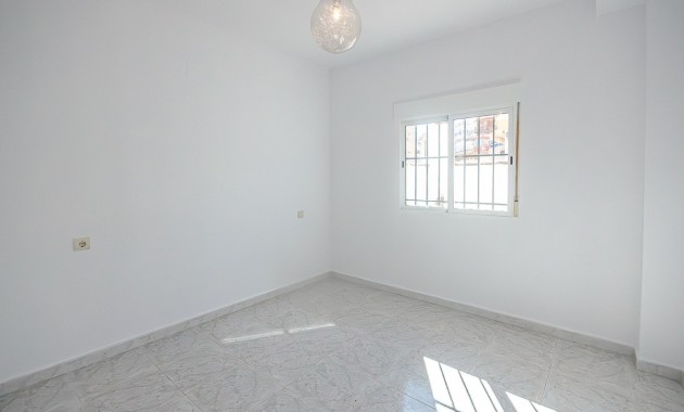 Sale - House -
San Miguel de Salinas